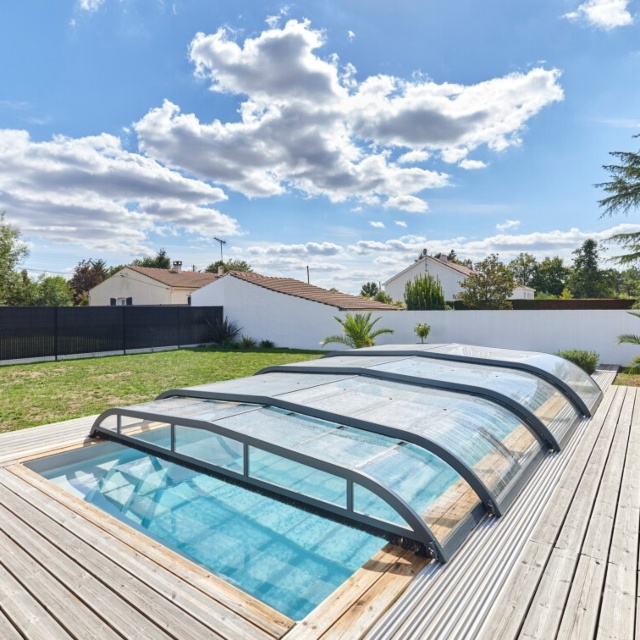 L'abri de piscine bas