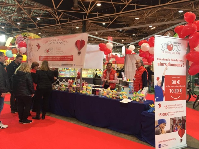 Divers objets promotionnels  pour but caritatif 