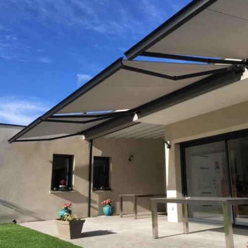 LES STORES EXTÉRIEURS