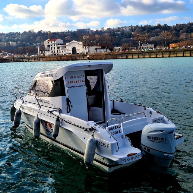 Perfectionnement pilotage bateau à moteur