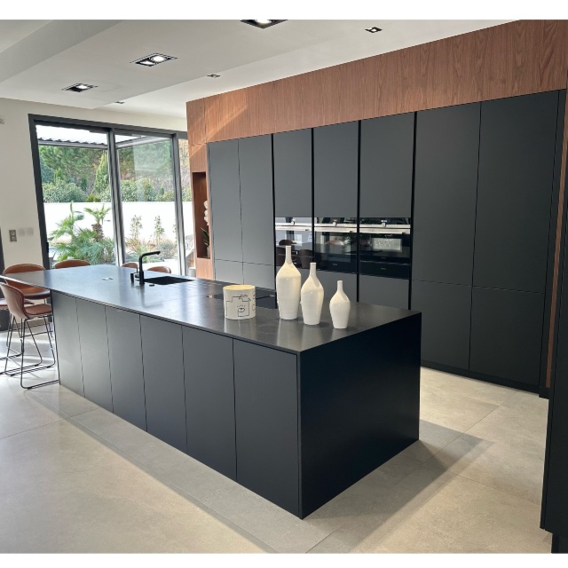 Cuisiniste Lyon - Cuisine noire et bois