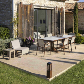 Table à allonges et assises AMAKA - LES JARDINS