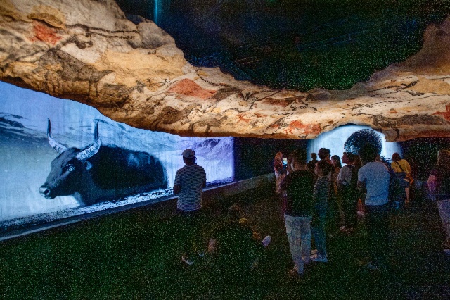 Retrouvez Lascaux International Exhibition  au Pavillon des Expositions Itinérantes