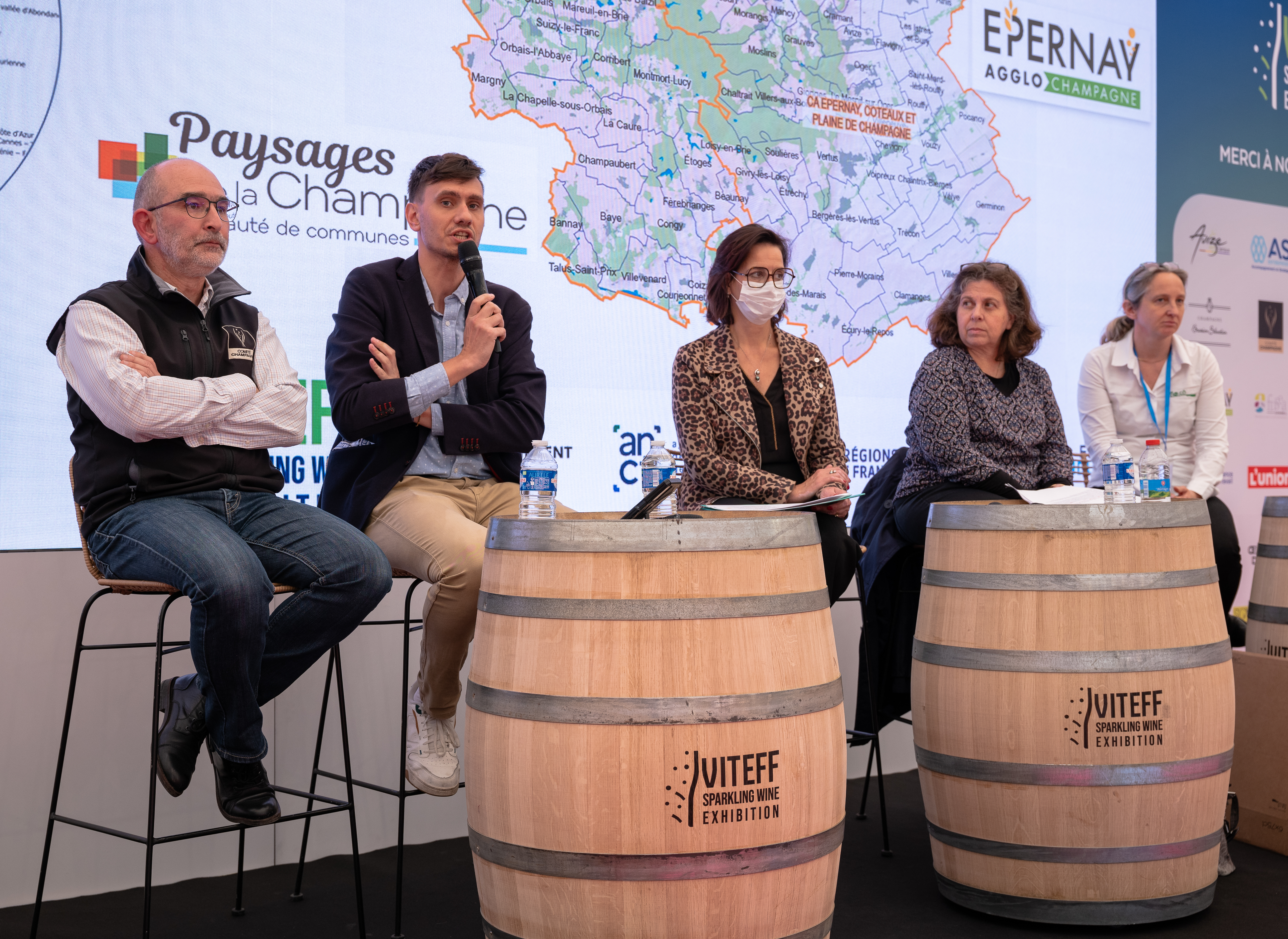 How to innovate to decarbonize the Champagne sector? Packaging and collective self-consumption of electricity