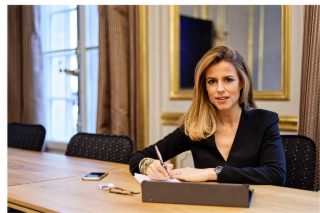Crystal recrute Alix de Renty pour accélérer son développement dans la banque privée et le family office