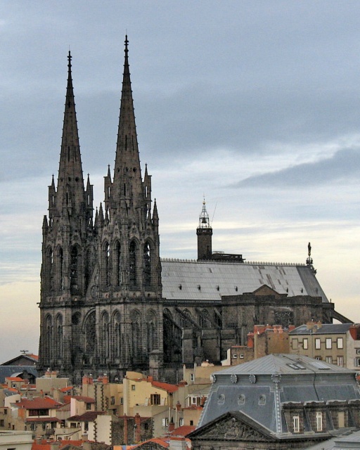 La cathédrale de Clermont-Ferrand prend l'eau : SOS pour sauver le joyau gothique auvergnat
