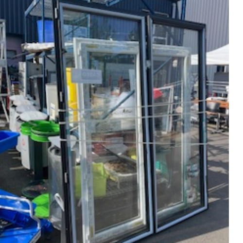 Espace produits de bricolage, industriel pour professionnels et mobilier de bureaux