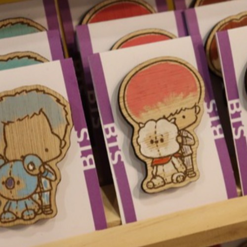 Pins en bois KPOP