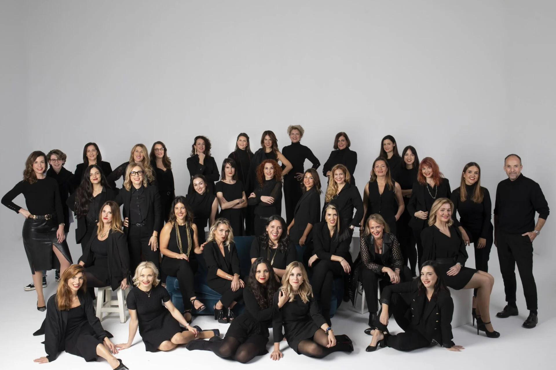 WOMEN ENTREPRENEURS: AN EVOLUTION WITH CHALLENGES TO OVERCOME