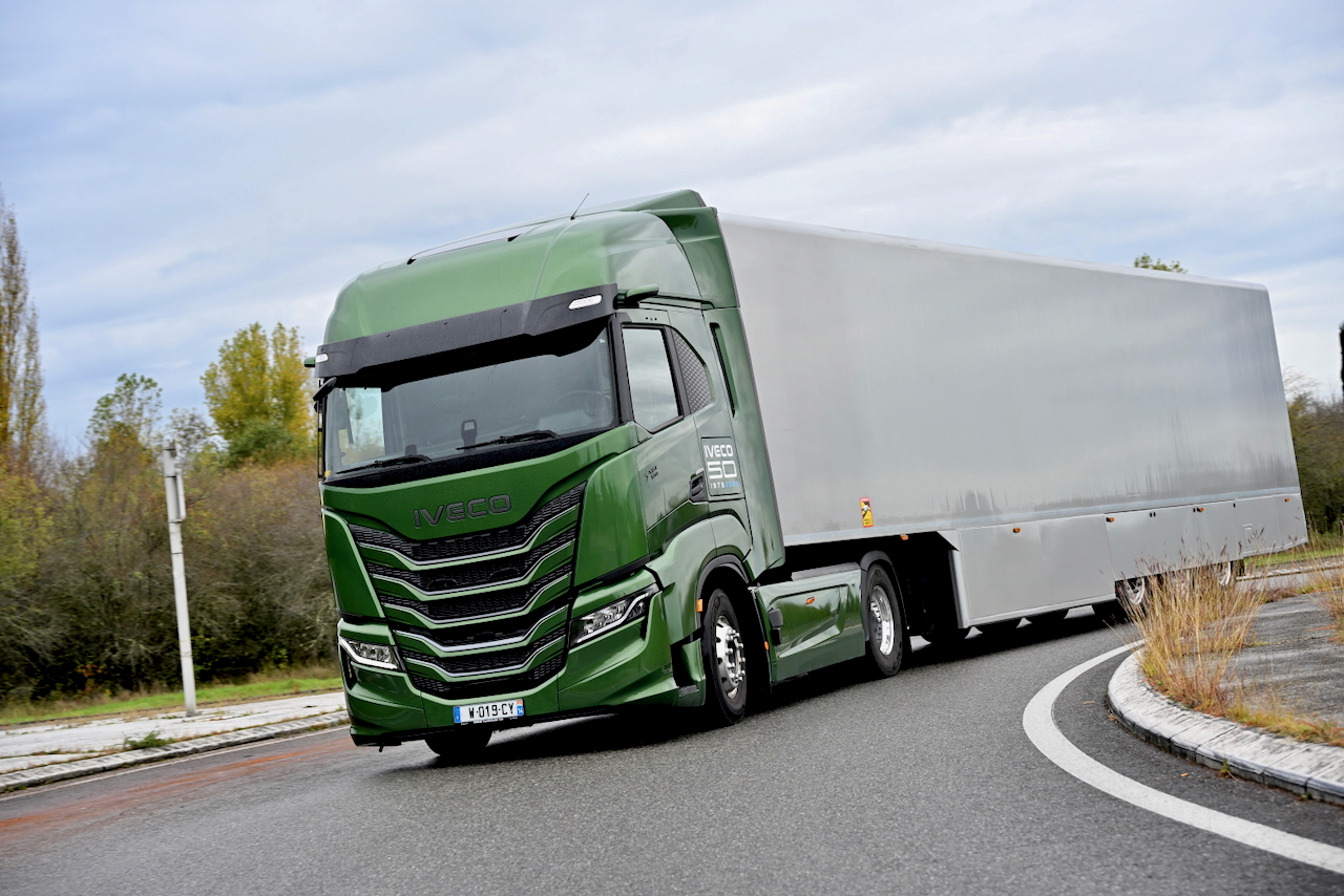 Essai routier : Iveco S-Way MY24 – le retour du diesel à 500 ch. 