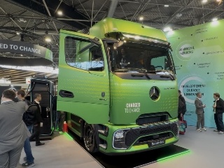 Mercedes-Benz Trucks prend tout le monde à contre-pied