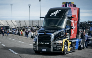 Mack Trucks prolonge son partenariat avec la NASCAR