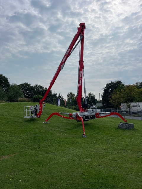 Nacelle sur chenilles articulée LEO24GT