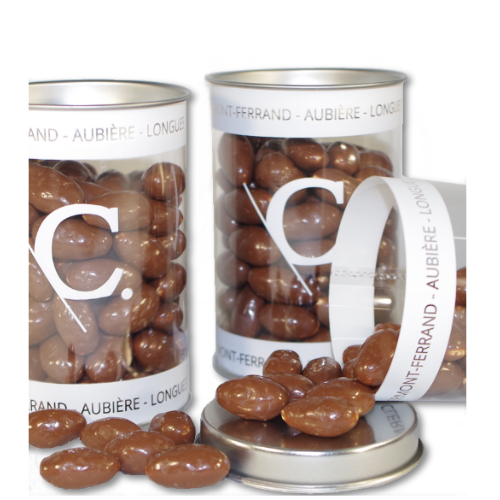 Noisettes ou amandes enrobées de chocolat au lait