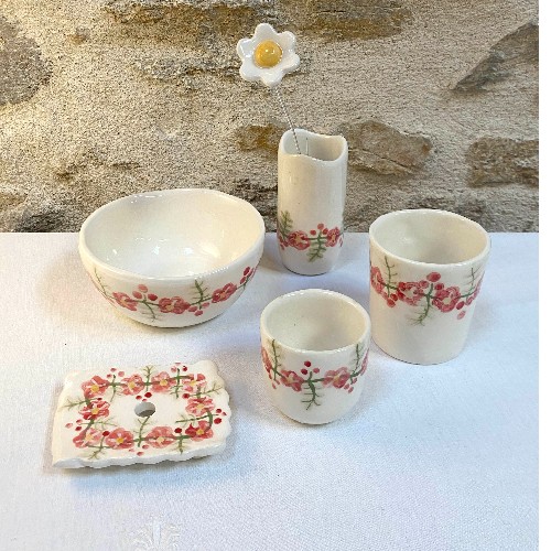 Collection à petites fleurs rouges