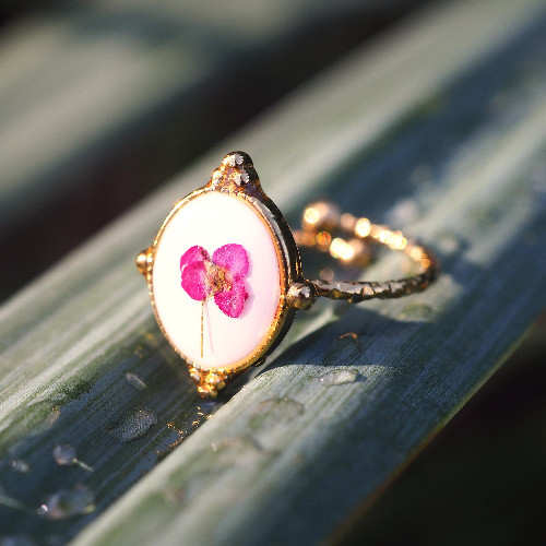Bijoux en fleurs séchées