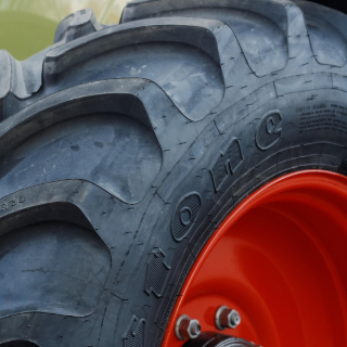 Pression, patinage, usure : comment prolonger la durée de vie de ses pneus de tracteur ?