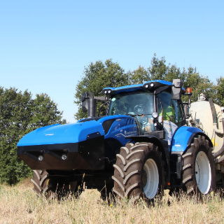 Ça donne quoi un tracteur au biogaz ? Réponse avec le partenariat FNCuma et New Holland