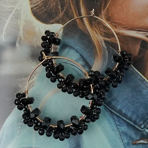 Créoles dorées à l'or fin 18K et perles de verre noires - REMISE DE 10€