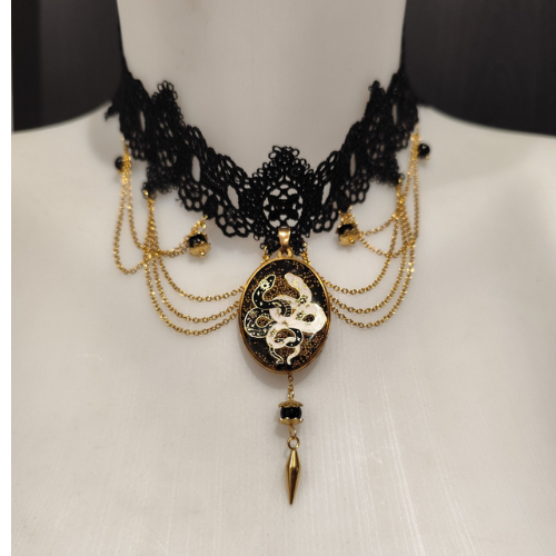 Ras de Cou Gothique "Secret des Serpents" - Dentelle, Onyx, Acier Inoxydable Doré et Noir - Inspiration Wicca