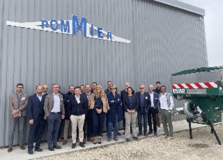 LE TOUR DE FRANCE AXEMA EN VISITE CHEZ DURO FRANCE