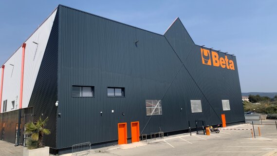 A La Ciotat, Beta transforme un site de football indoor en entrepôt