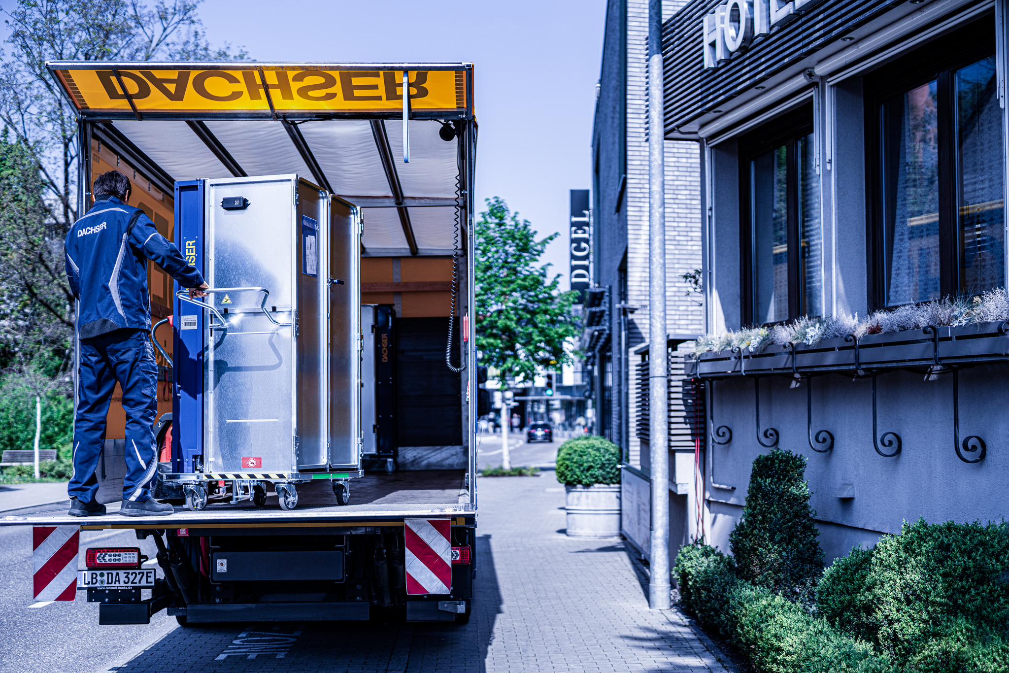 En bref : DHL étend son réseau aérien pour la logistique santé, GSE construit un entrepôt pour RDSL et DACHSER lance Retail Box pour la livraison B2B.