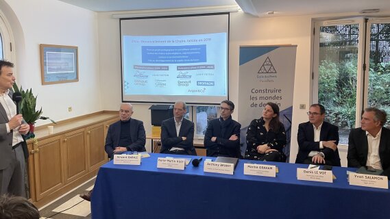 Un Pont entre recherche et industrie avec quatre grands chargeurs et un cabinet de conseil