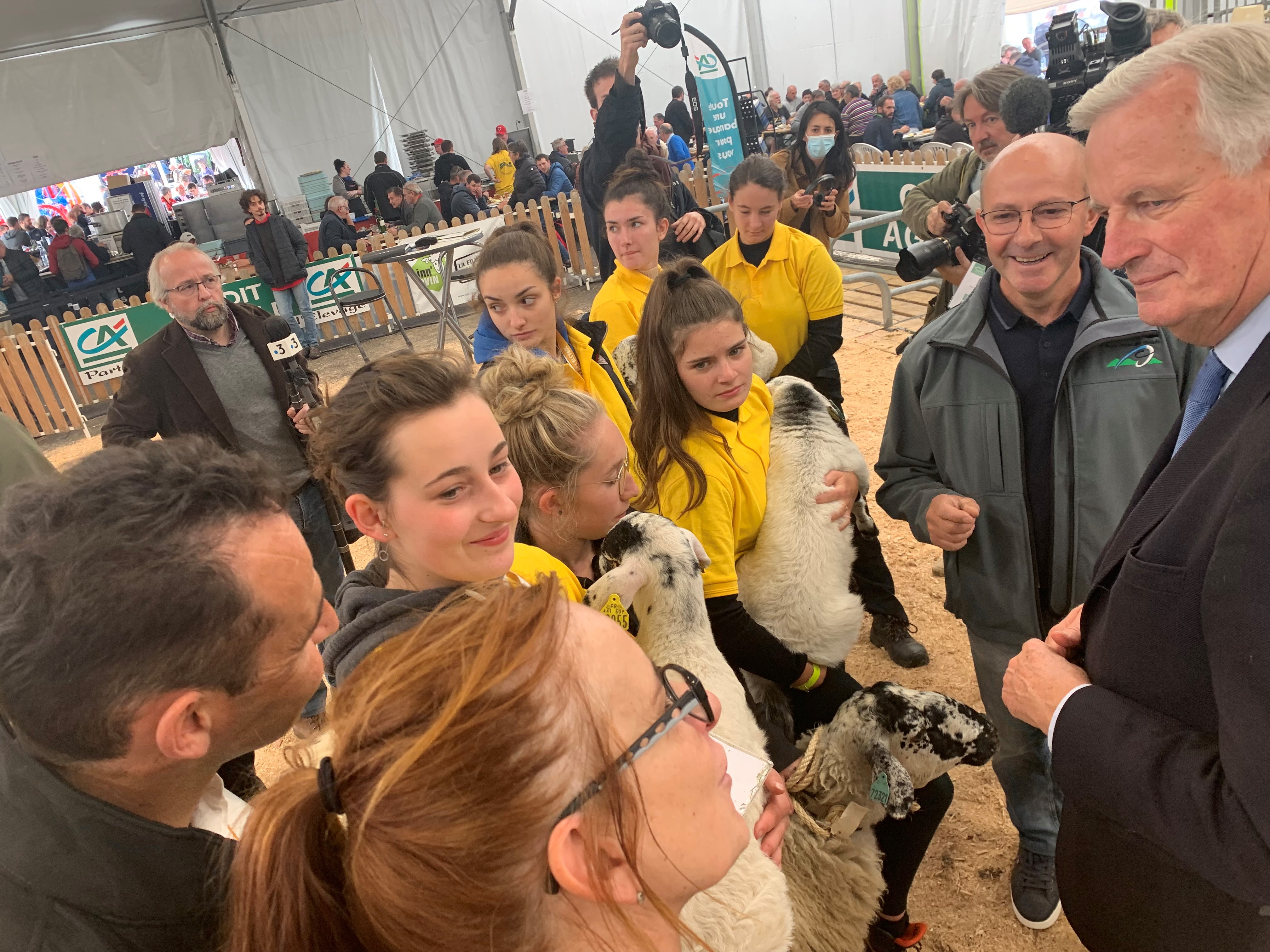 Michel Barnier viendra au Sommet vendredi La nouvelle est tombée hier. Le premier Ministre, Michel Barnier devrait être présent à Cournon, vendredi. Il devrait être accompagné par la ministre de l’Agriculture, Annie Genevard, qui arrivera dès le jeudi, mais aussi par son ministre de l’Economie, Antoine Armand.