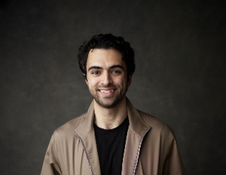  Photo Dara Ladjevardian
